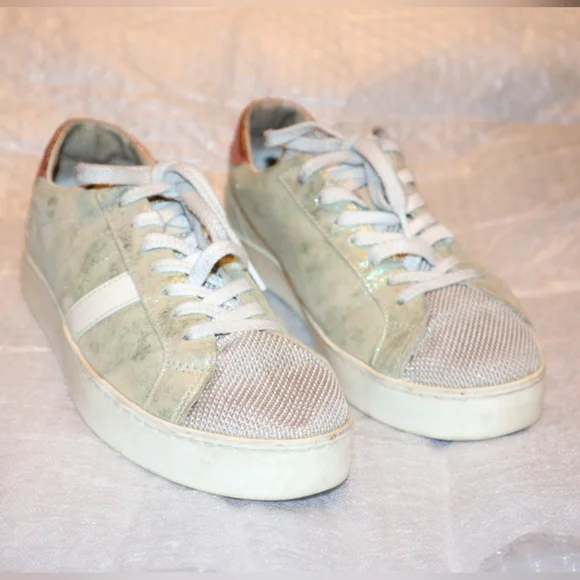 Women's Athletic Shoes in Green and Pink - Picture 3 of 8